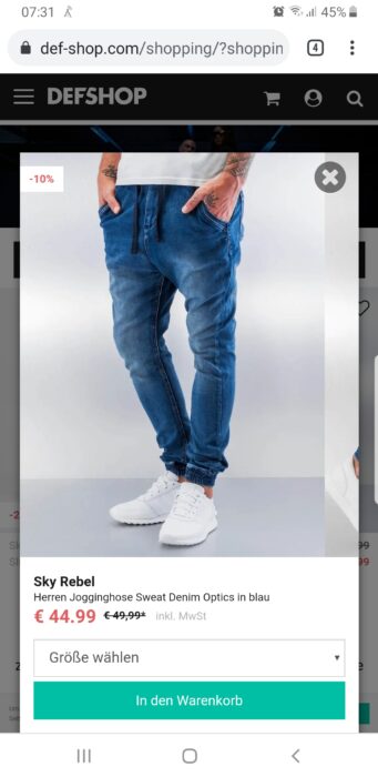 Screenshot eines Onlineshops, der Jogginghosen in Jeansoptik anbietet.